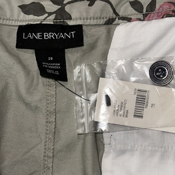 Lane Bryant Green Floral Shorts - Picture 6 of 11